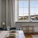 Dinbnb L Cozy Modern In - 1 Min To Tram Daire