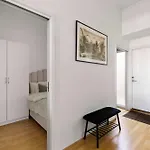 Dinbnb L Cozy Modern In - 1 Min To Tram Apartamento