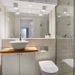 Dinbnb L Cozy Modern In - 1 Min To Tram Apartamento