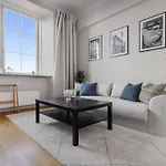 Dinbnb L Cozy Modern In - 1 Min To Tram Apartamento