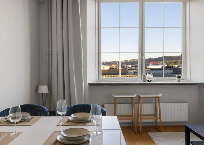 Dinbnb L Cozy Modern In - 1 Min To Tram 아파트