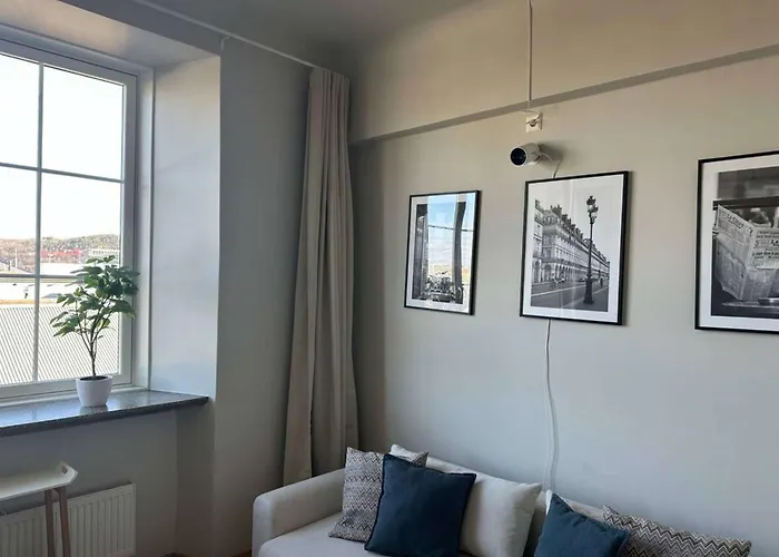 Dinbnb L Cozy Modern In - 1 Min To Tram 아파트